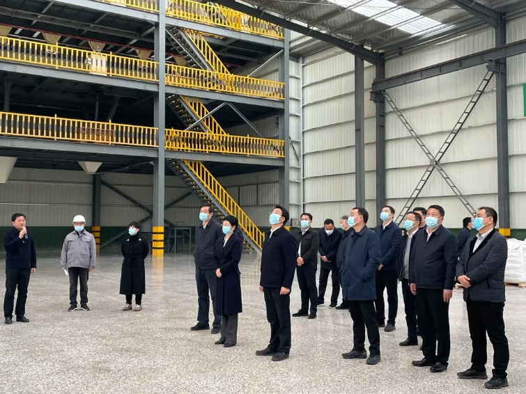 熱烈歡迎新密市四大班子領(lǐng)導(dǎo)一行蒞臨建信科技觀摩新建生產(chǎn)線(xiàn)項(xiàng)目